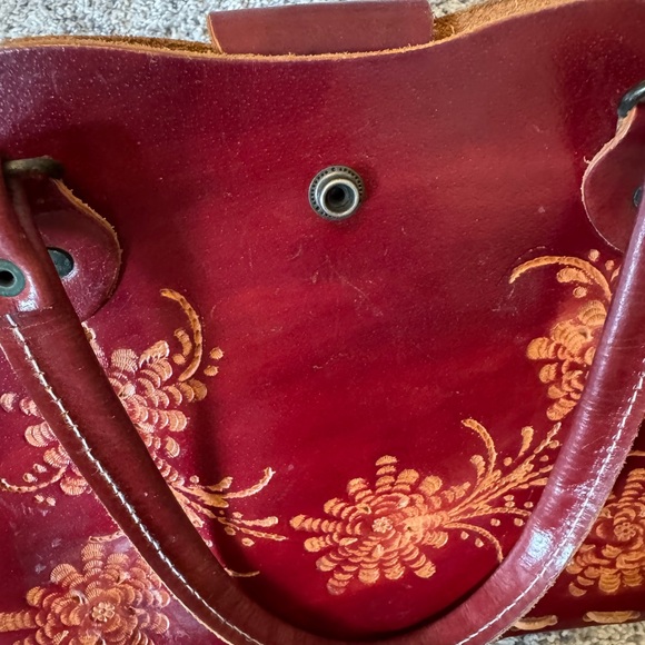 WA Hand Tooled Leather Sophisticated Red and Orange Shoulder Bag - Picture 10 of 10